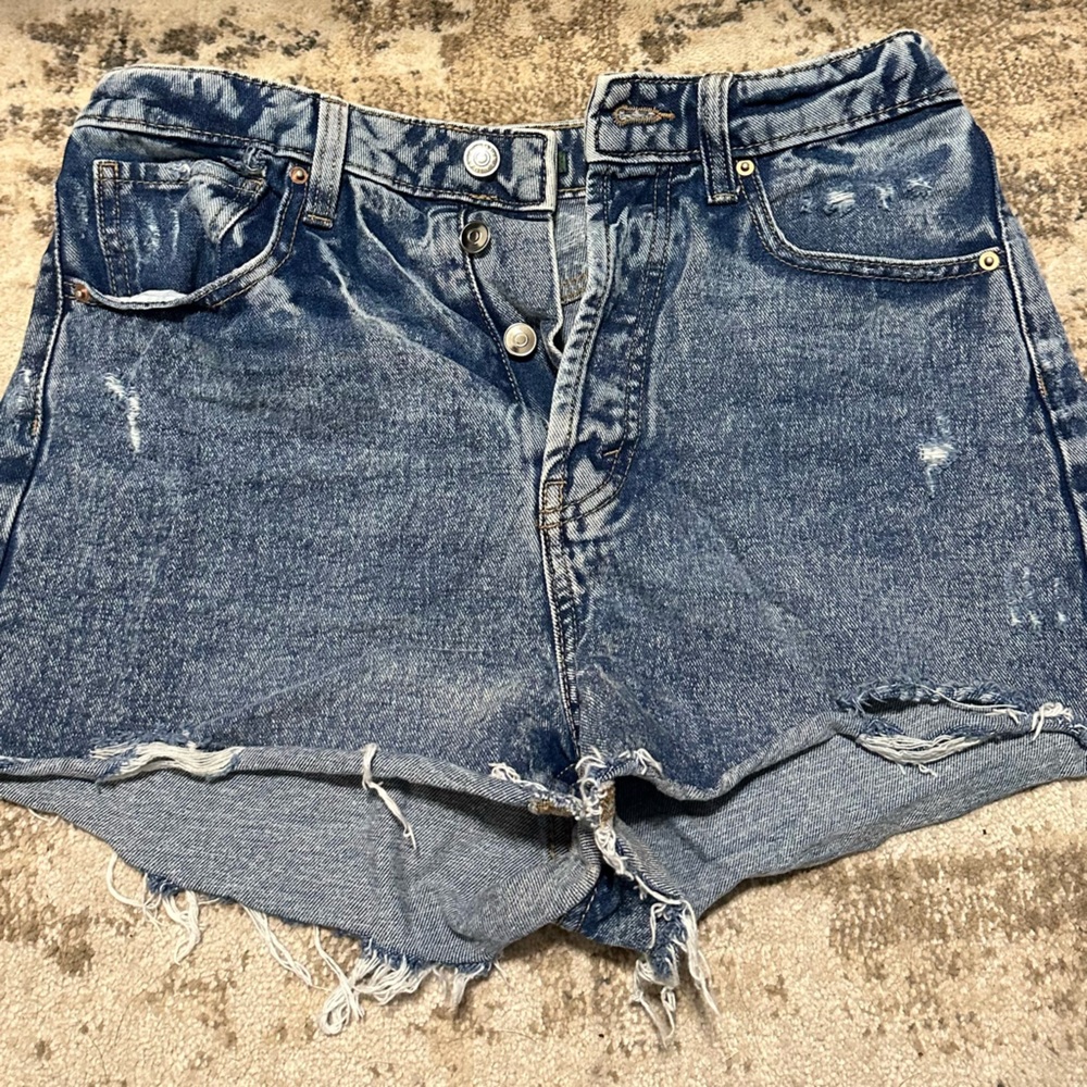 Cut off blue jean shorts